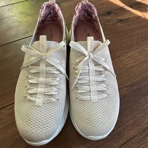 Skechers Ultra Flex Washable Slip On Shoes in Flourishing View Ivory Size 9 - Picture 2 of 6